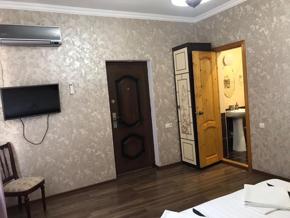 Гостевой Дом София 400 М До Моря Гагра Екстериор снимка