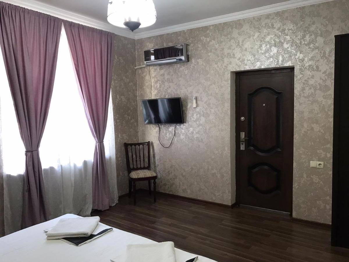 Гостевой Дом София 400 М До Моря Гагра Екстериор снимка