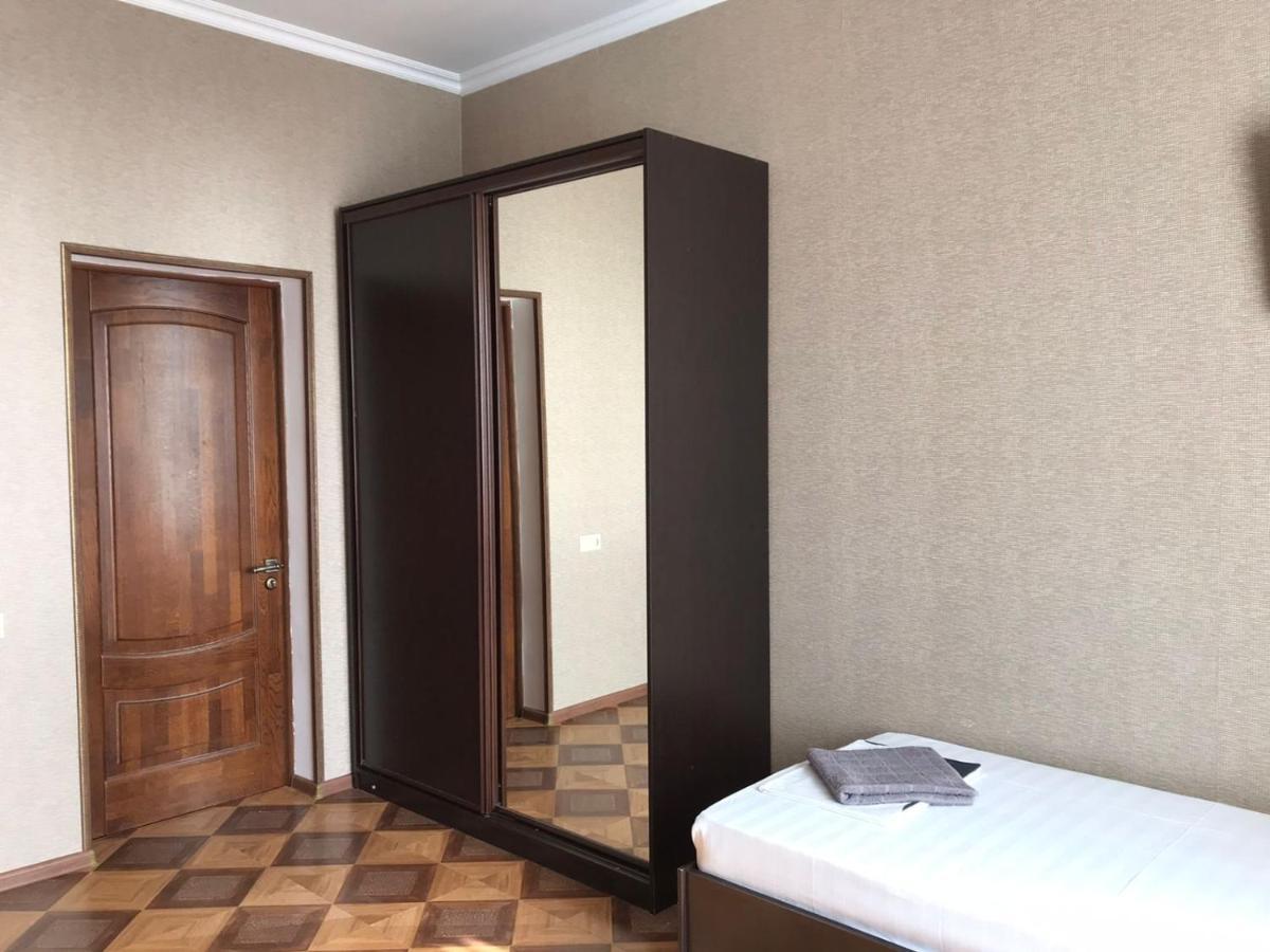 Гостевой Дом София 400 М До Моря Гагра Екстериор снимка